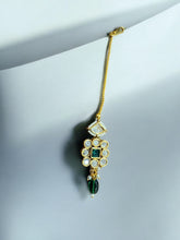 Elegant Kundan Maang Tikka with Green Stone & Pearl Accents